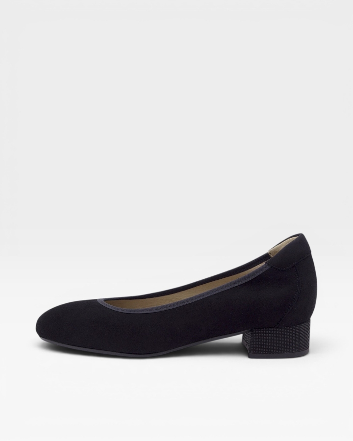 Bailarina Ante Negro 200532