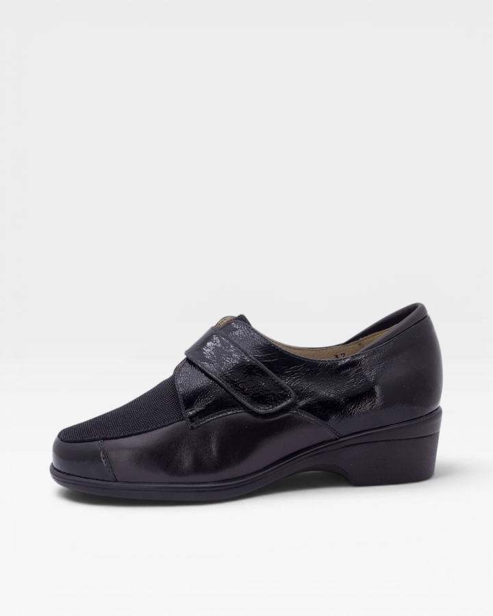 Zapato Tira Ajustable Charol Negro 205604