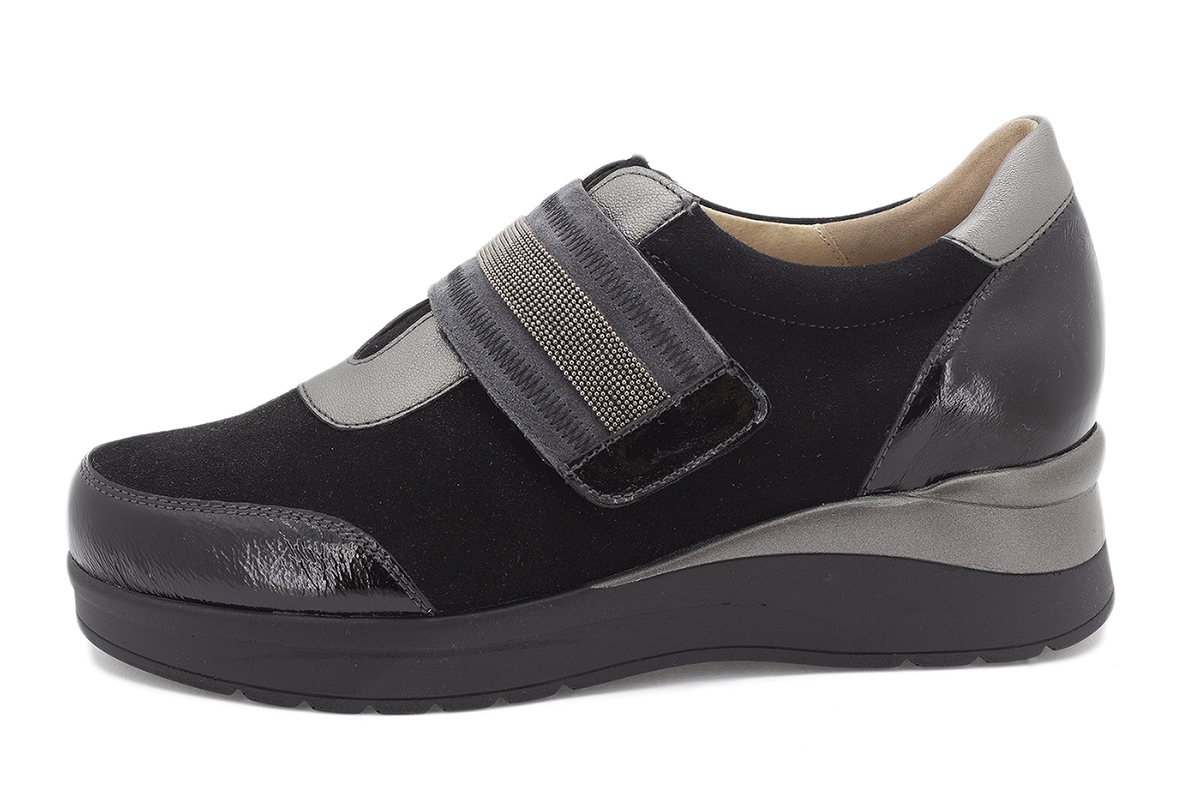 Zapato Tira Ajustable Charol Negro 205752