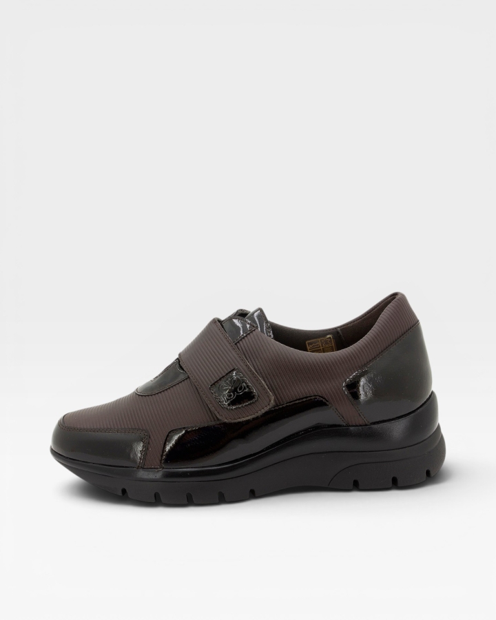 Zapato Tira Ajustable Charol Caoba 215567