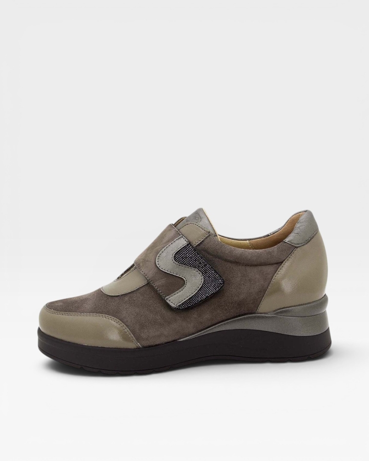 Zapato Tira Ajustable Charol Taupe 225752
