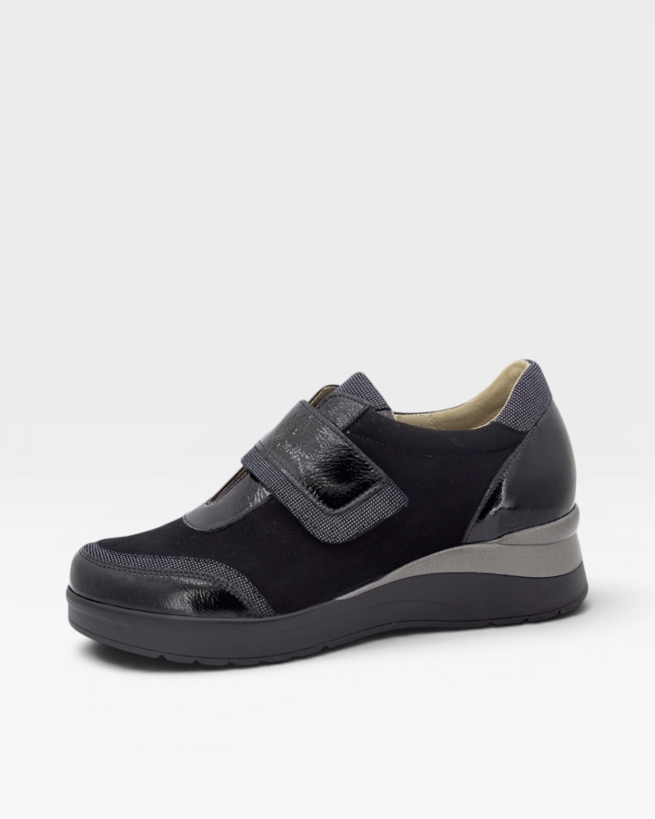 Zapato Tira Ajustable Charol Negro 235752
