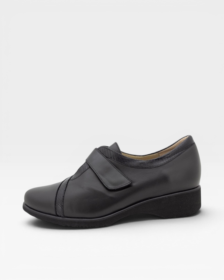 Zapato Tira Ajustable Piel Negro 235952