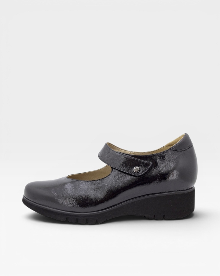 Mary-Jane Charol Negro 245927
