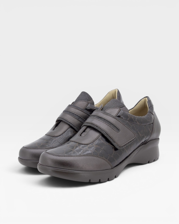 Zapato Tira Ajustable Nacarado Caoba 255852