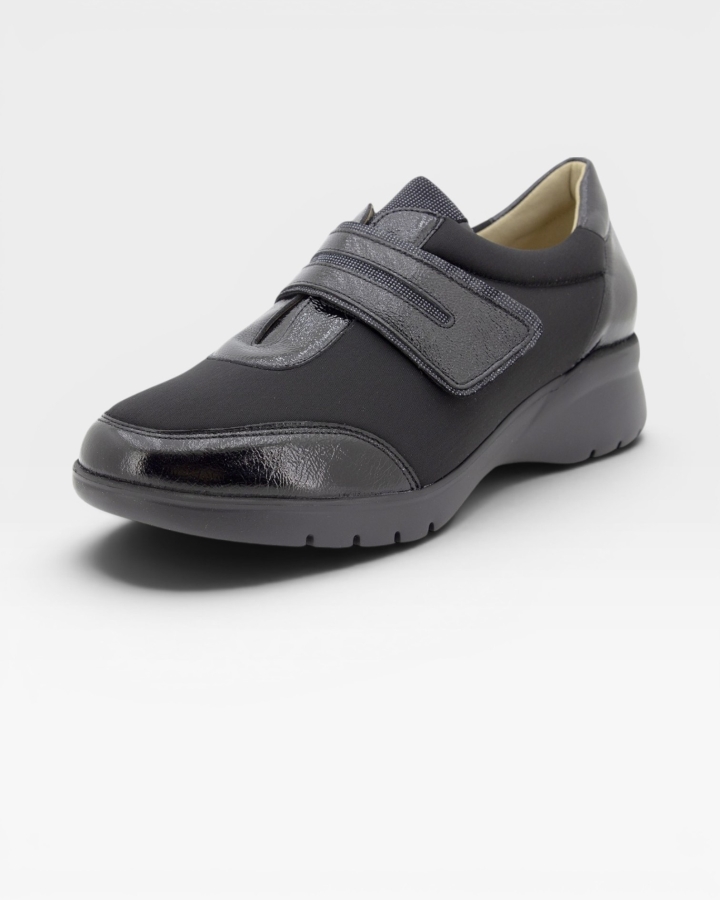 Zapato Tira Ajustable Charol Negro 255852