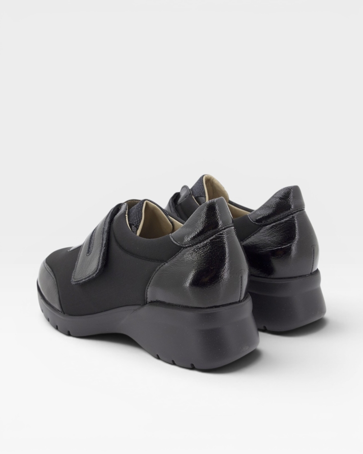 Zapato Tira Ajustable Charol Negro 255852