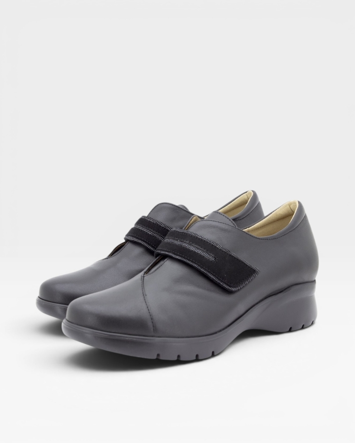 Zapato Tira Ajustable Piel Negro 255856