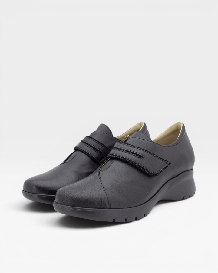 Zapato Tira Ajustable Piel Negro 255856